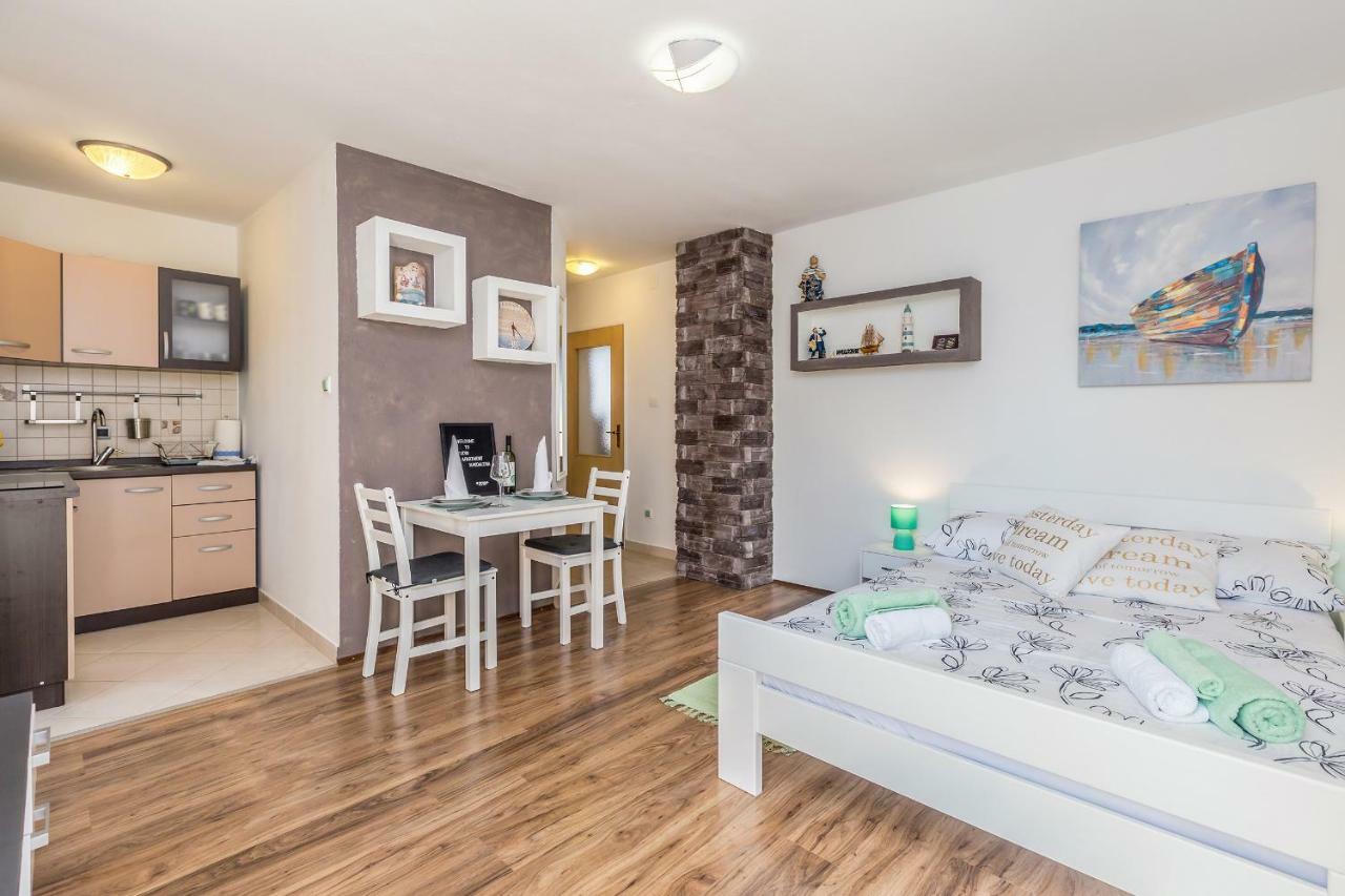 Studio Apartman Magdalena Apartment Omisalj Ngoại thất bức ảnh