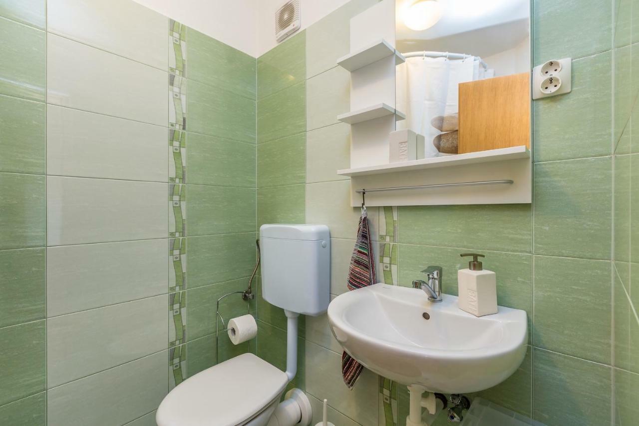 Studio Apartman Magdalena Apartment Omisalj Ngoại thất bức ảnh
